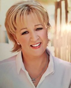 An image of a blonde woman
